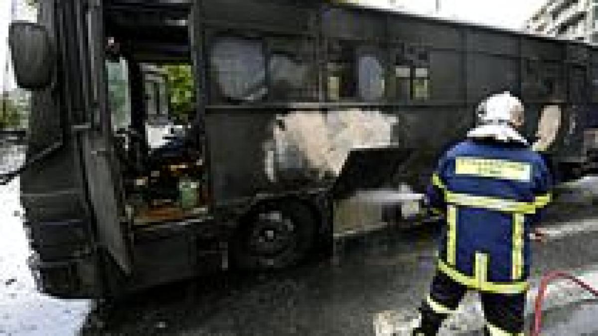 politia si tinerii anarhisti s au infruntat din nou pe strazile atenei