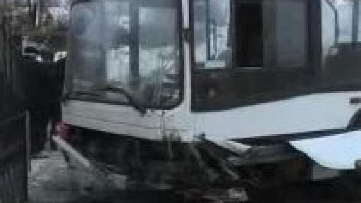 cu autobuzul in gard ce face un sofer cand pierde controlul masinii video