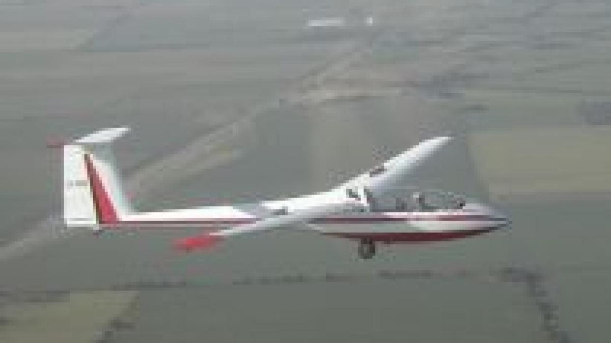 Aeroclubul României lansează cursurile gratuite de zbor, planorism şi paraşutism

