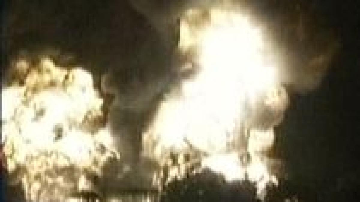 indonezia incendiu de proportii la un depozit de petrol