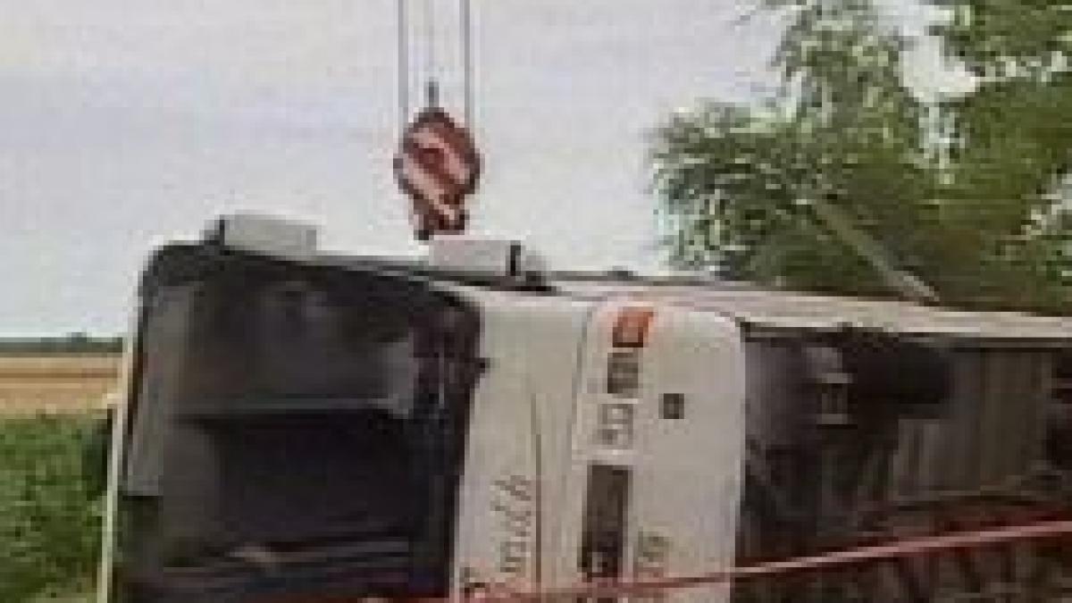 ungaria sapte raniti dupa ce o masina s a ciocnit cu un microbuz romanesc