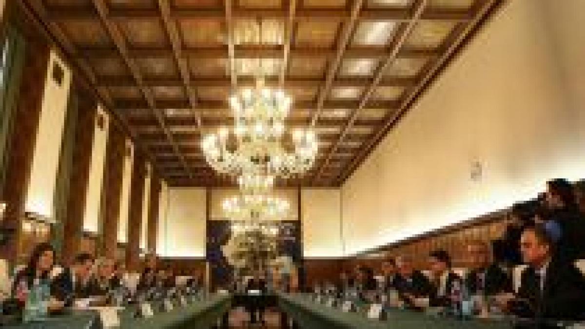 personalul administratiei publice centrale redus cu 20 de procente