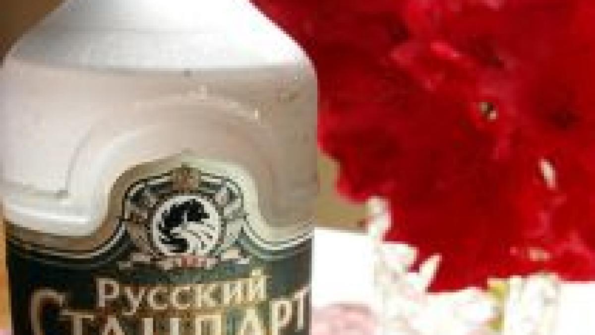 rusii ieftinesc votca pentru a opri contrabanda cu alcool
