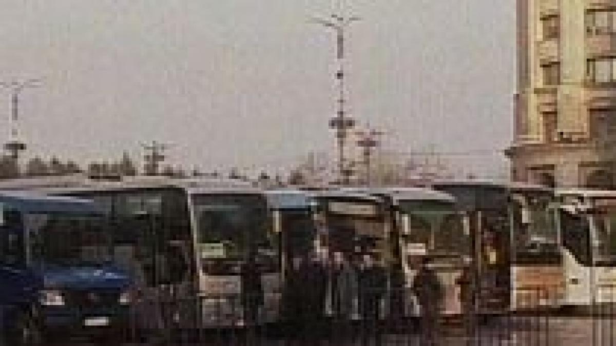 transportatorii din capitala si angajatii oltchim picheteaza sediile mai multor institutii