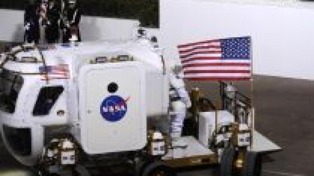 electric lunar rover noul vehicul lunar prezentat de nasa video