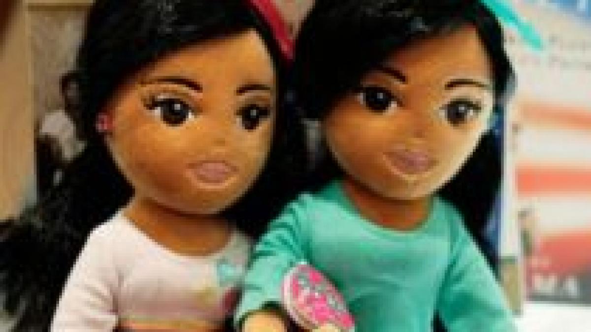 minunata malia si dulcea sasha papusile inspirate de fiicele lui obama foto