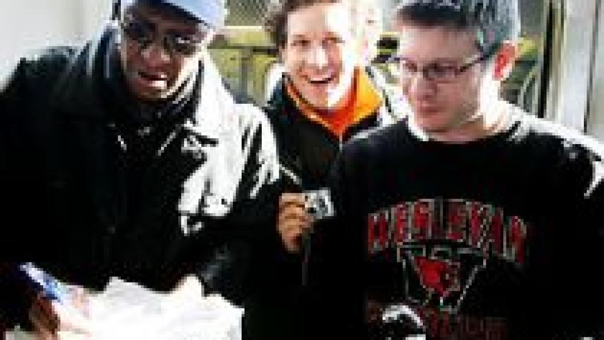 record doi tineri au parcurs toata reteaua de metrou din new york in mai putin de 23 de ore