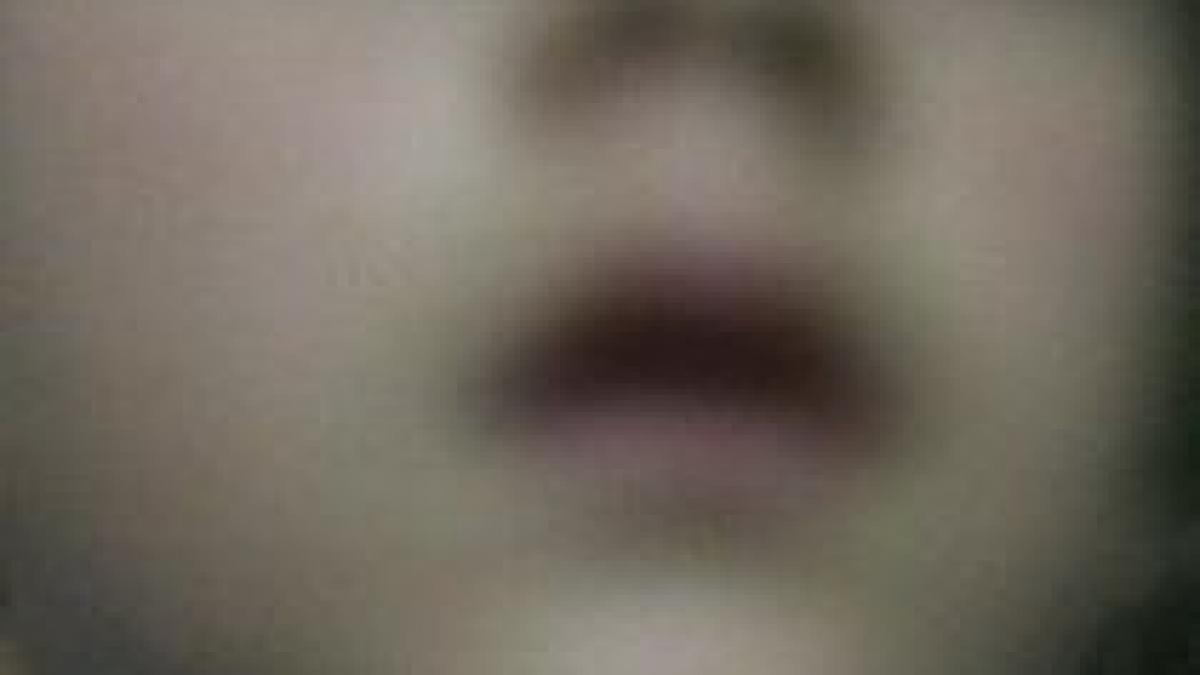 un baiat de 12 ani muscat de buza de tatal unui coleg de scoala