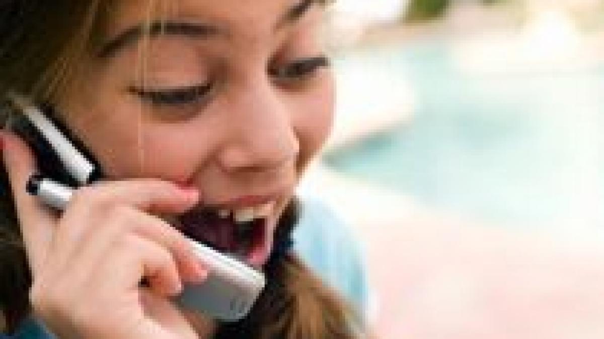 telefonul mobil contraindicat copiilor cand traverseaza strada