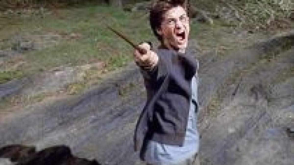 cascadorul lui daniel radcliffe grav ranit in timpul filmarilor pentru noul harry potter