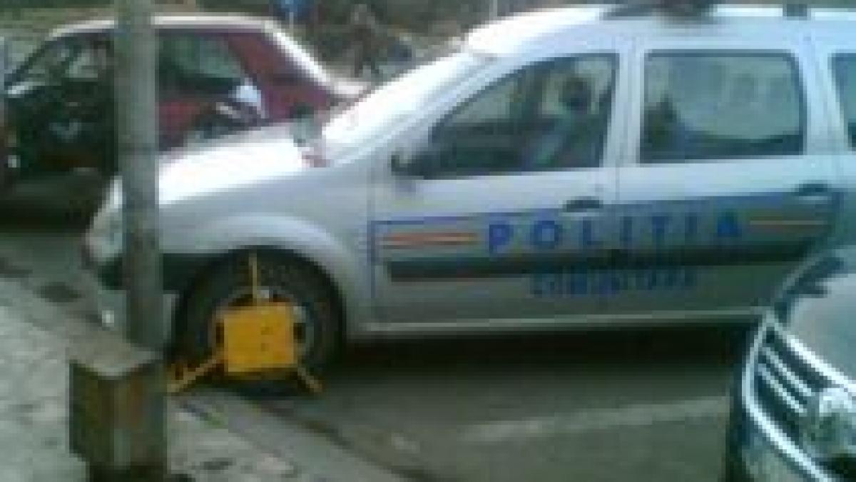 si lor li se intampla masina de politie cu rotile blocate foto