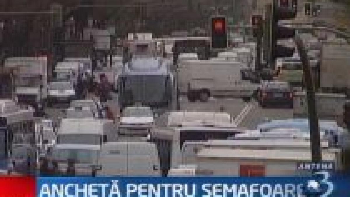 zeci de politisti italieni anchetati pentru modificarea frauduloasa a semafoarelor