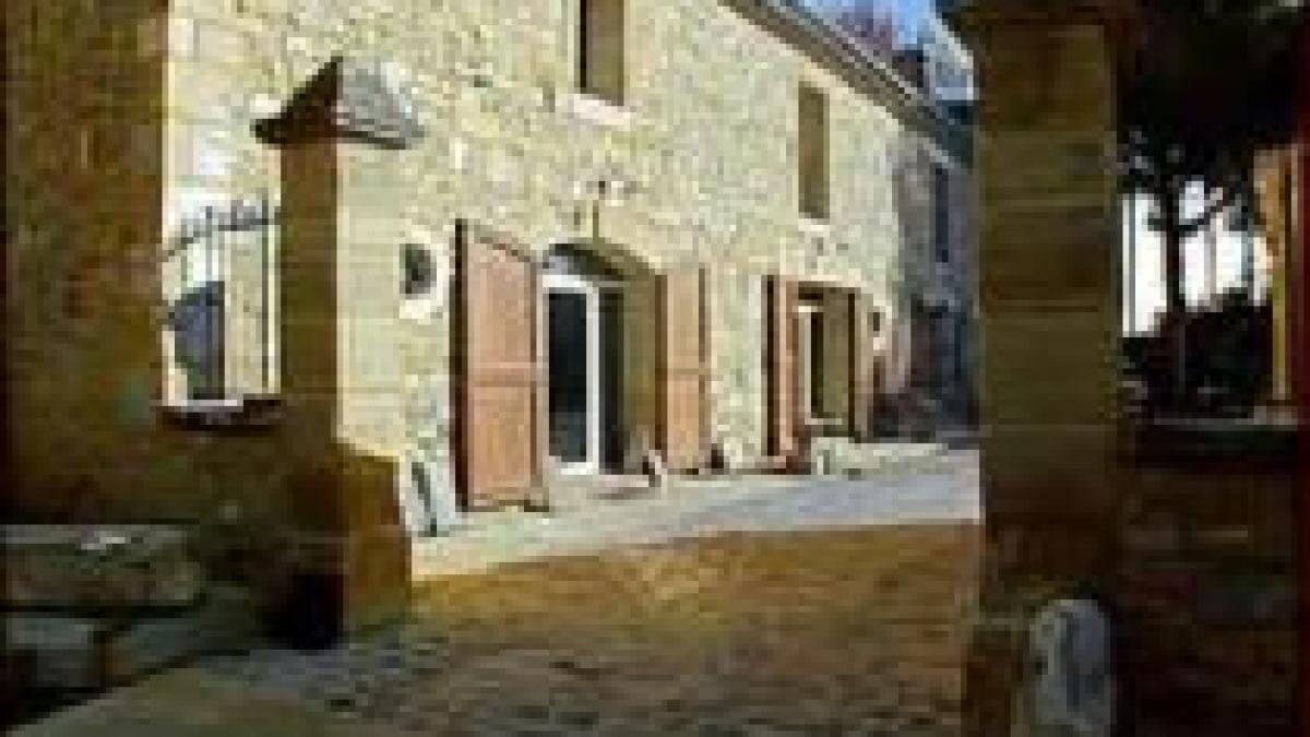 franta o adolescenta de 14 ani si a injunghiat mortal mama