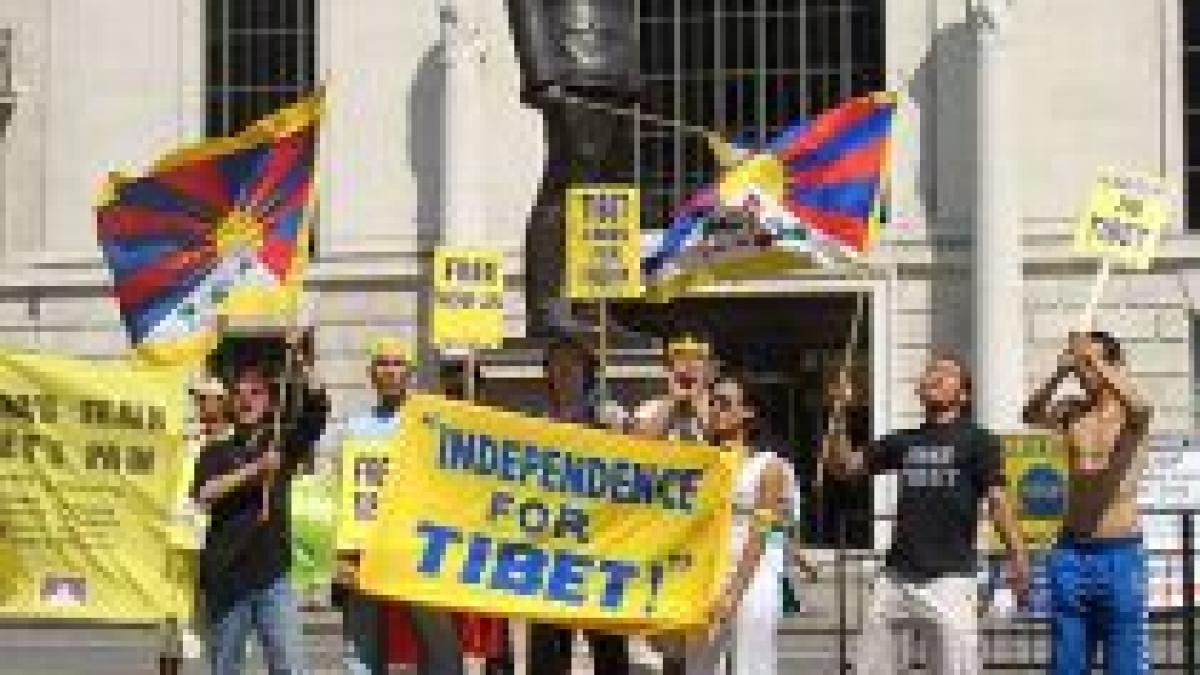 londra manifestari violente pentru eliberarea tibetului in fata ambasadei chinei