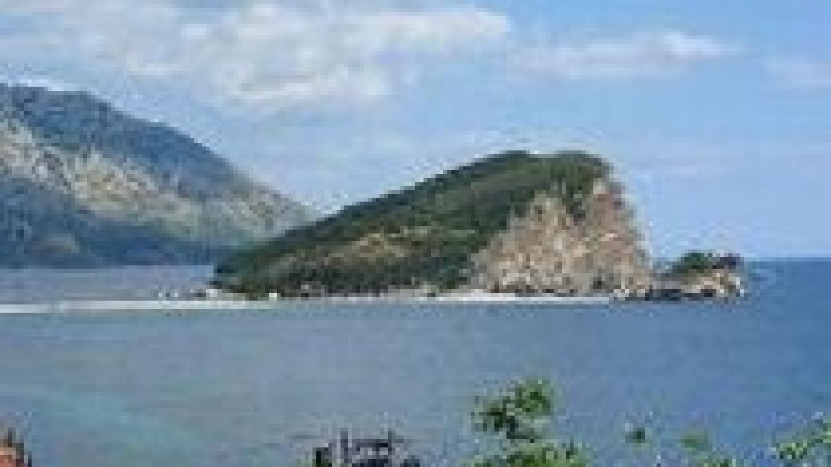 muntenegru o banca scoate la licitatie o insula confiscata de la un rau platnic