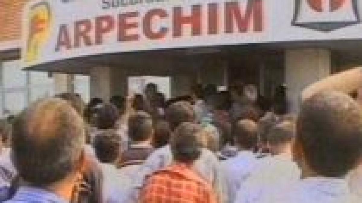 angajatii arpechim pitesti protesteaza fata de eventualele disponibilizari