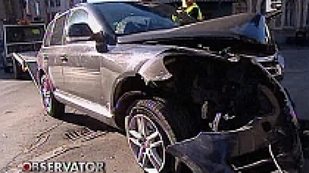 masina ambasadei kuweitului serios avariata dupa ce a intrat in zidul unei cladiri