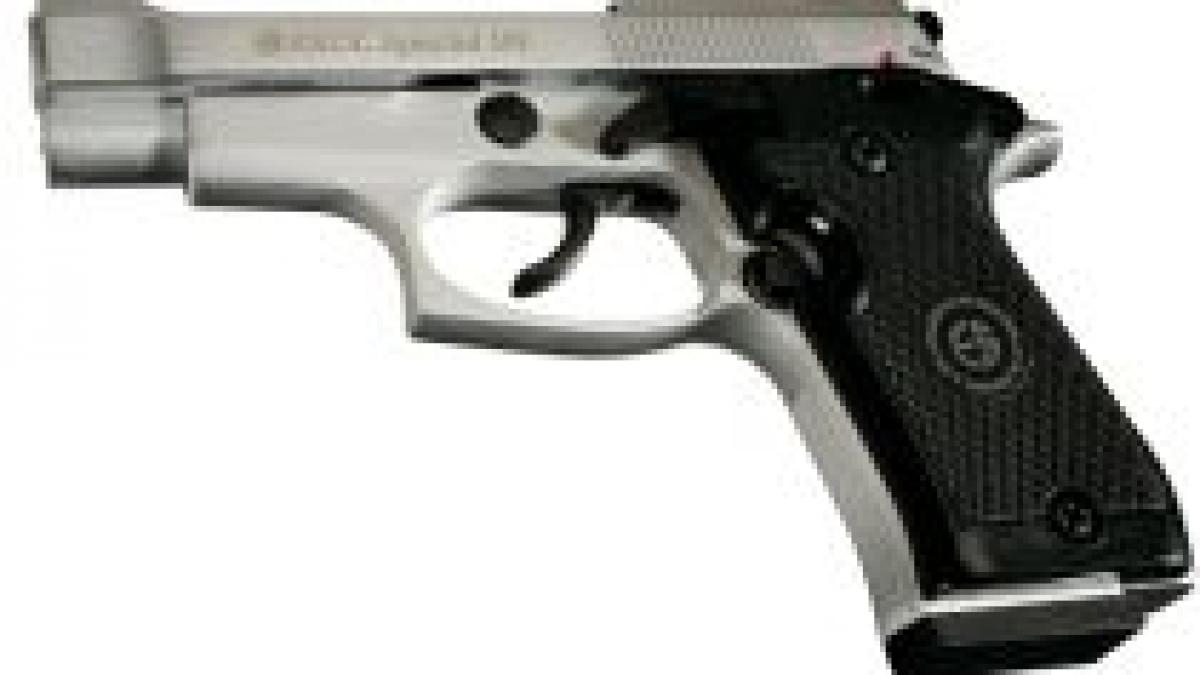 patru pistoale cu aer comprimat sustrase de la centrul sportiv din baia mare