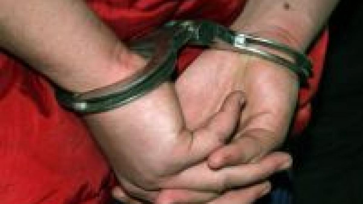 19 romani suspectati ca ar fi exploatat 27 de compatrioti arestati in spania