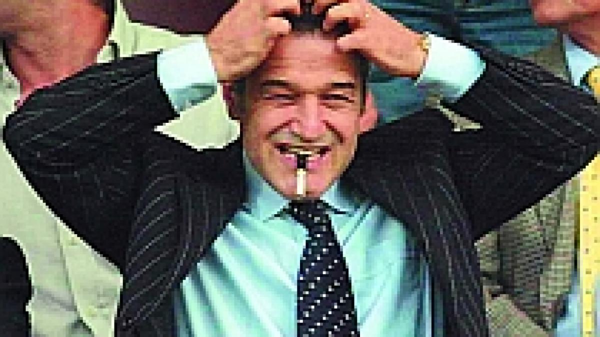 blatul lui gigi becali a mai trimis o valiza la u cluj dar si a luat o inapoi pentru ca sepcile