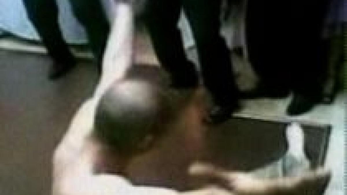 iasi profesorul amator de striptease acuzat ca a facut avansuri sexuale elevelor sale