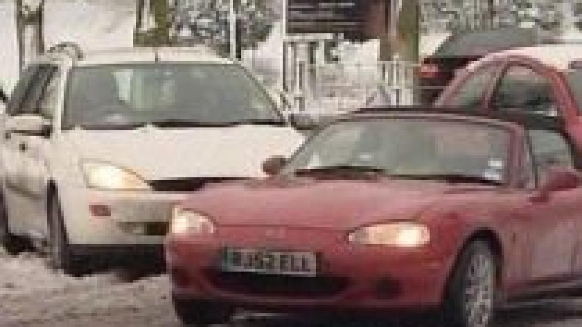 marea britanie curse aeriene anulate din cauza ninsorilor mai multi romani pe aeroportul luton de