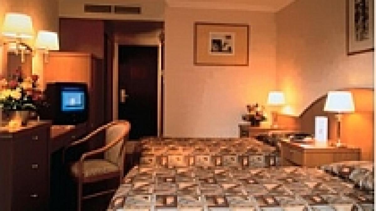 peste un milion de euro pentru cazarea senatorilor din provincie