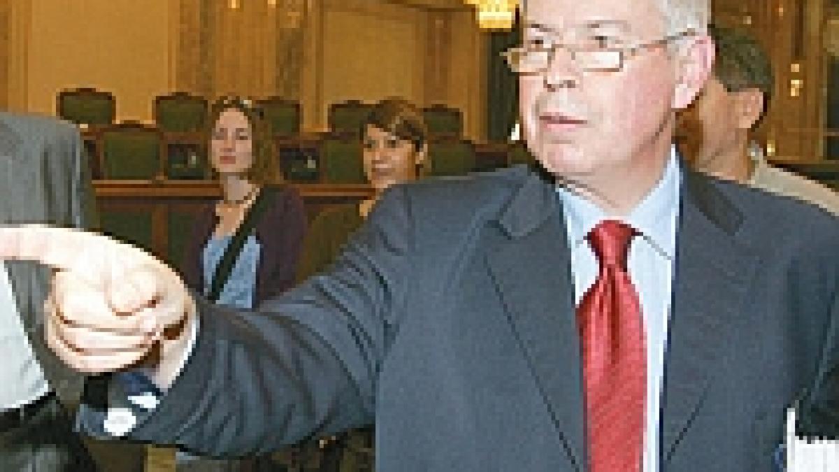 vesti proaste pentru personalul parlamentului concedierea politica ar putea fi ridicata la rang de