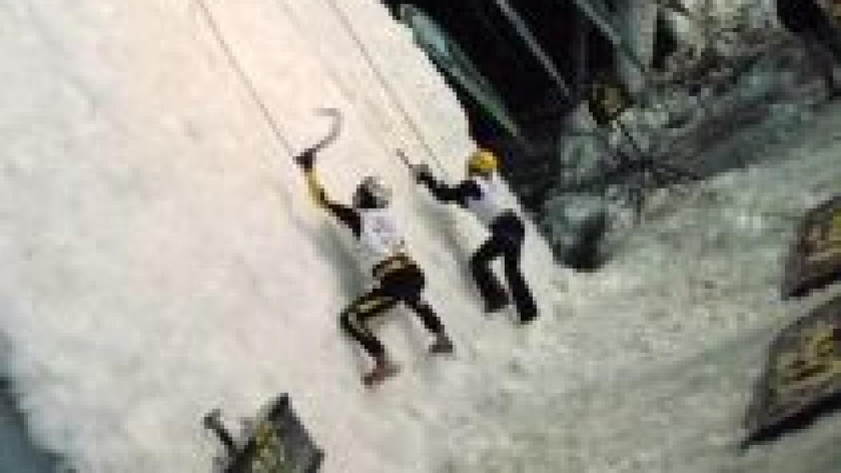 la busteni se desfasoara etapa a iv a a cupei mondiale de escalada pe gheata