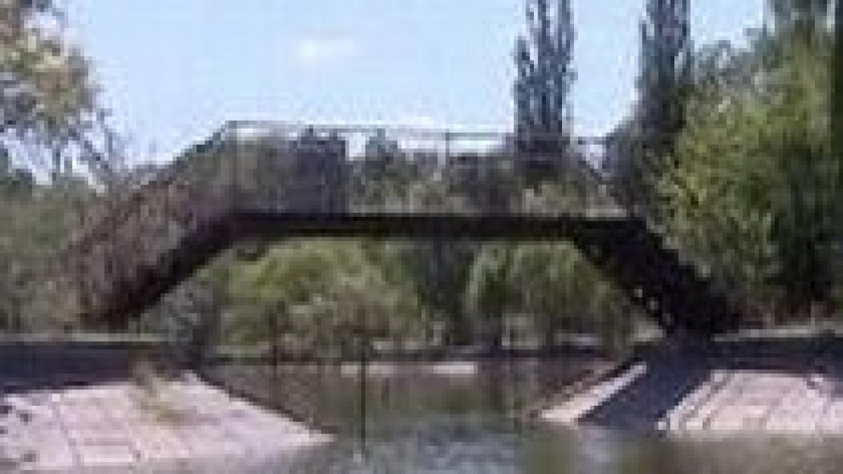 chiriasi de lux 1 800 de euro lunar pentru seful aeronauticii civile cazat langa satul francez