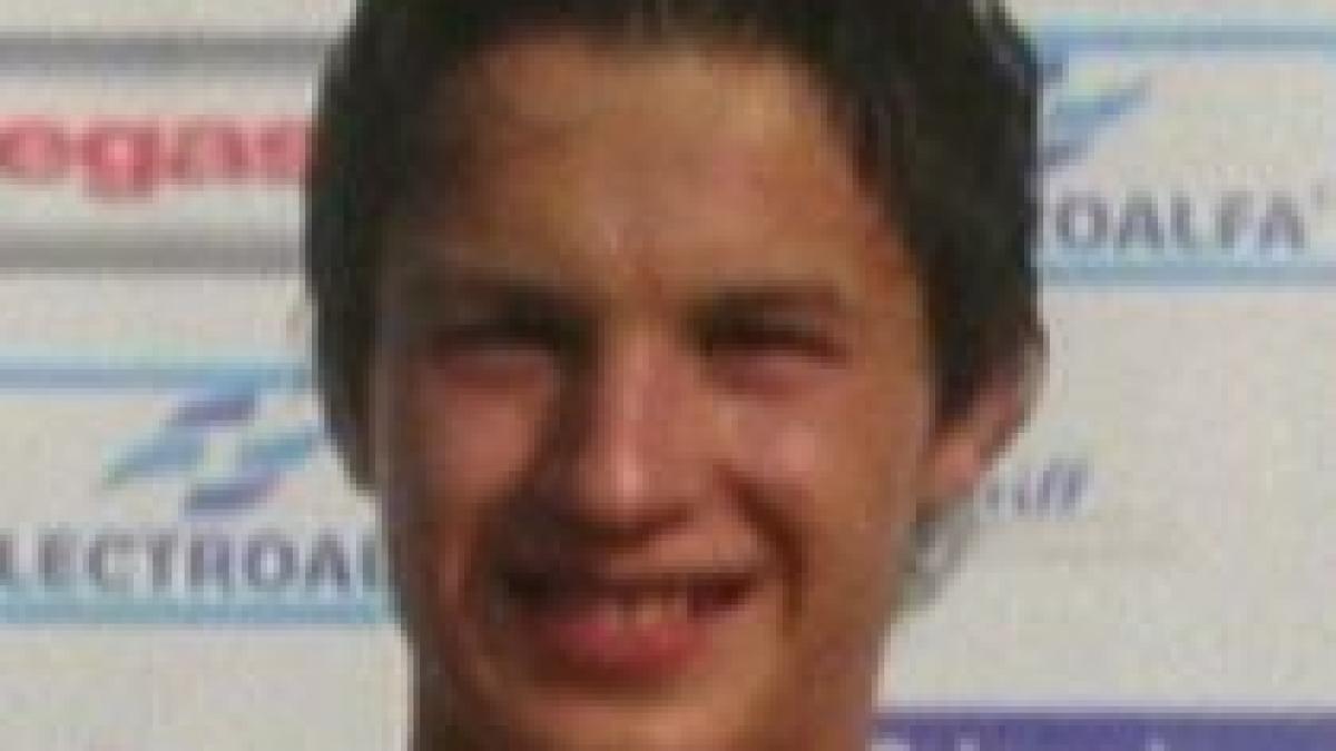 o gasca de rromi a batut in plina strada un fotbalist de la fc botosani