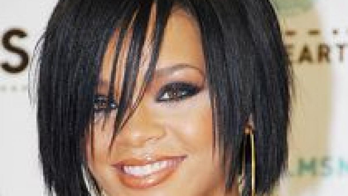 rihanna batuta de iubitul chris brown