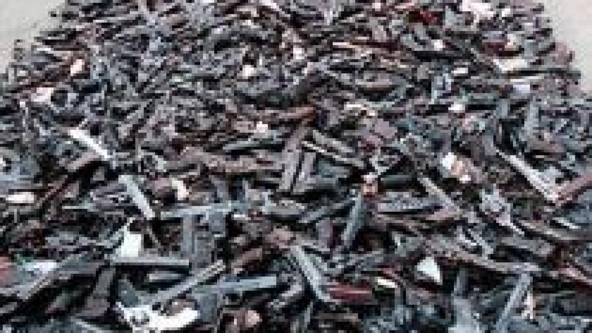 franta acuzata ca a tolerat traficul de armament catre angola