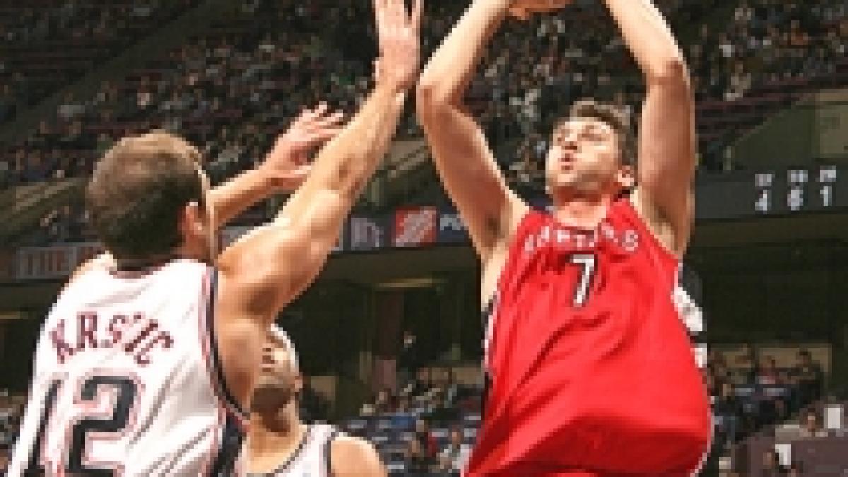 in lipsa lui bosh si calderon pustiul de la raptors roko ukic bate de unul singur pe san antonio