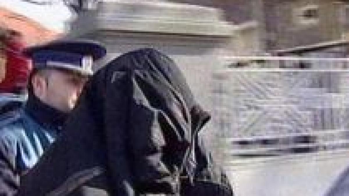 presupus proxenet lasat in libertate dupa ce a tras cu arma in politisti