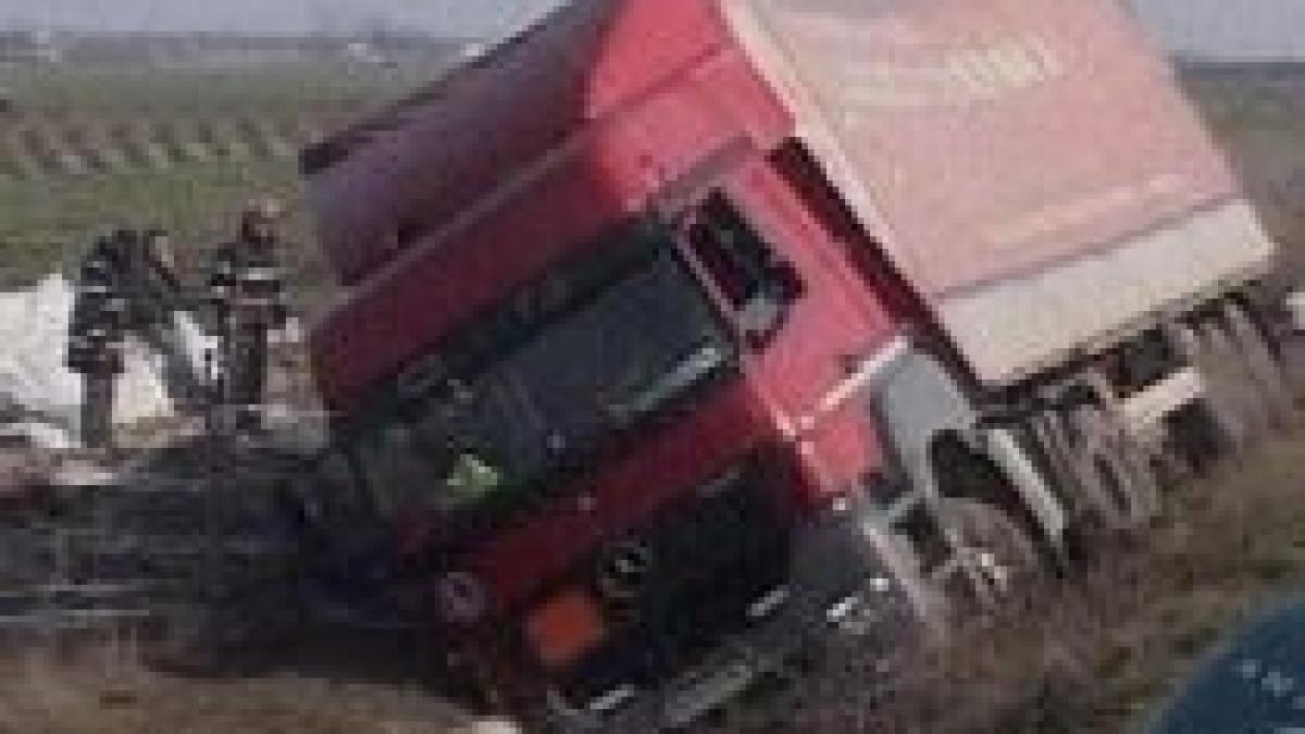 un camion cu azotat de amoniu s a rasturnat pe autostrada soarelui