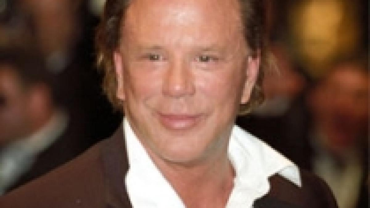 mickey rourke a fost surprins in aeroport cu 36 de kilograme de pantofi