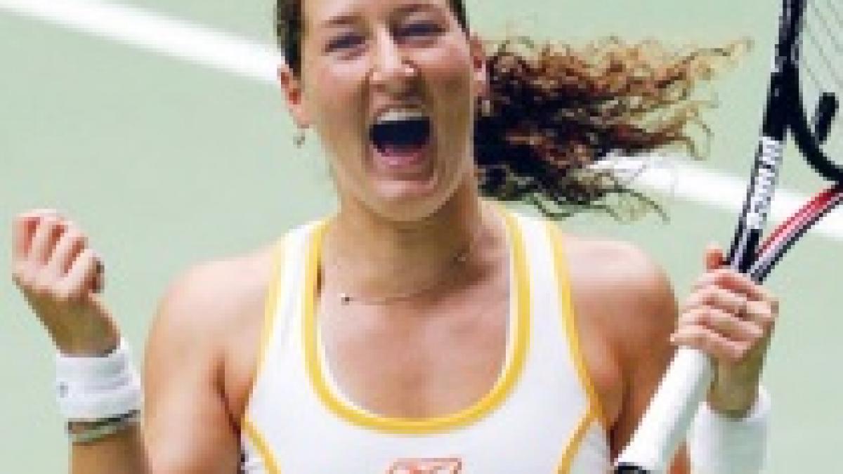 emiratele arabe i au interzis tenismanei peer sa participe la turneul din dubai pentru ca e