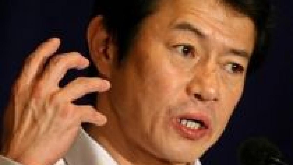 presa japoneza il acuza pe ministrul de finante ca a participat beat la o conferinta de presa video