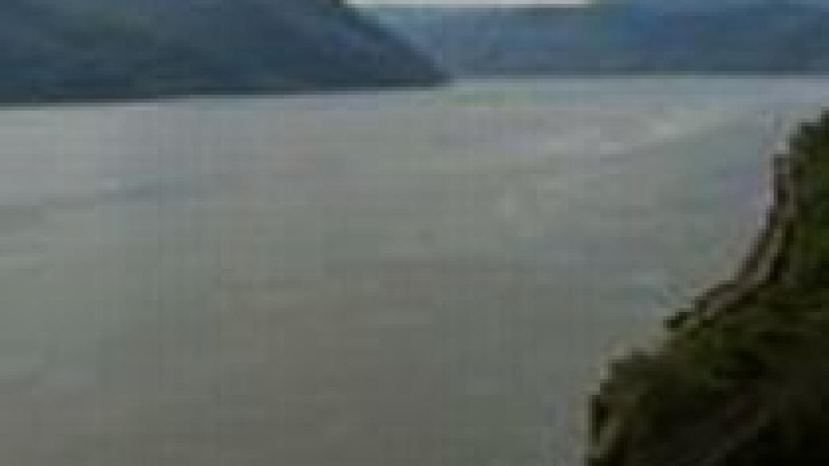 drobeta turnu severin un angajat al politiei transporturi a plonjat cu masina in dunare