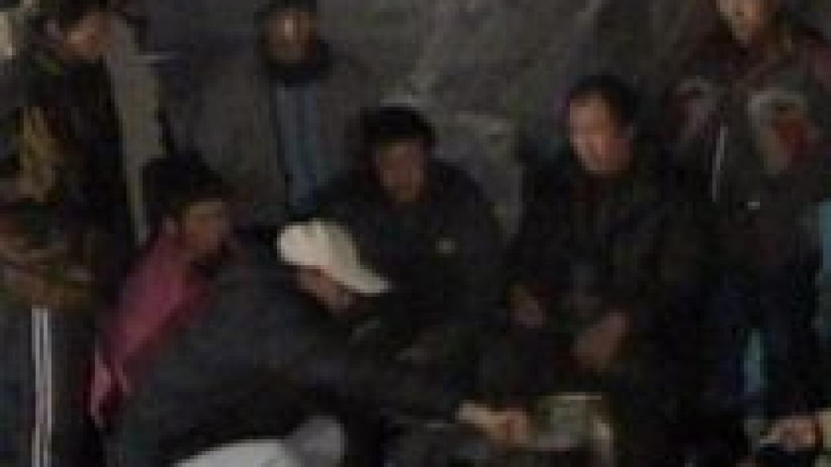 sute de chinezi dorm in fata ambasadei chinei la bucuresti in semn de protest fata de pierderea