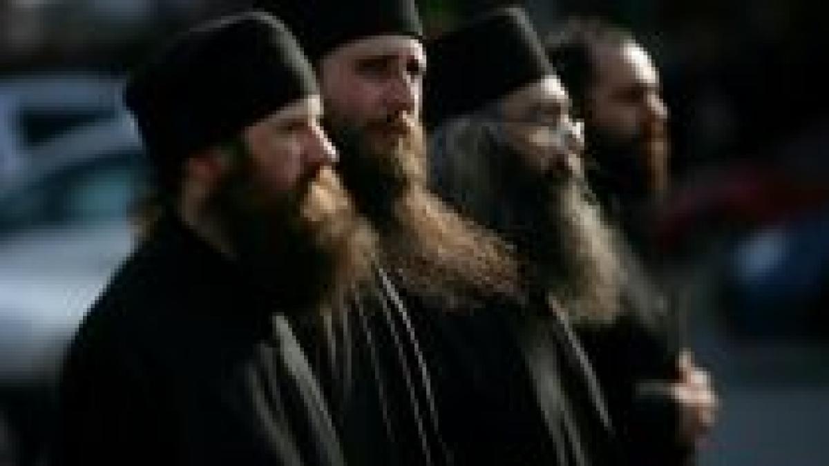 in ciuda crizei economice salariile preotilor cresc