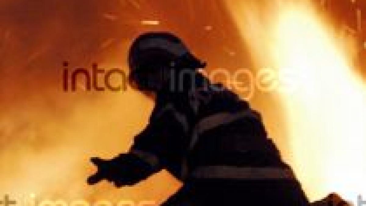 cinci oameni au murit dupa ce un avion a luat foc pe aeroportul din luxor egipt