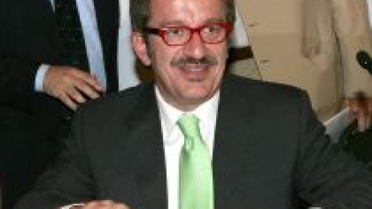 ministrul italian de interne roberto maroni a angajat romani la negru