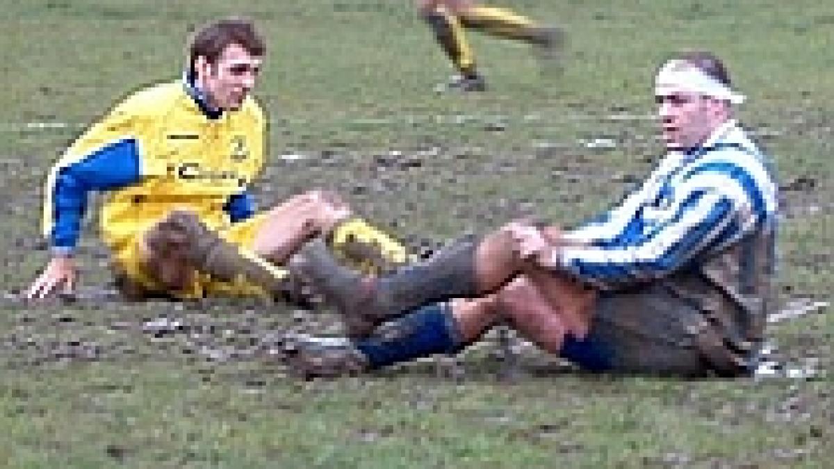 prima femeie antrenor din istoria fotbalului britanic donna powell debuteaza cu scandal