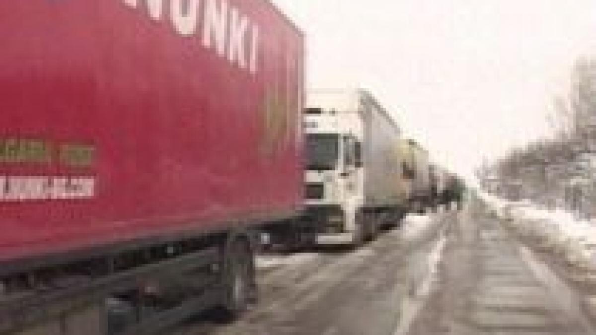sute de tiruri blocate in vama bechet bulgarii au instituit stare de urgenta din cauza vremii