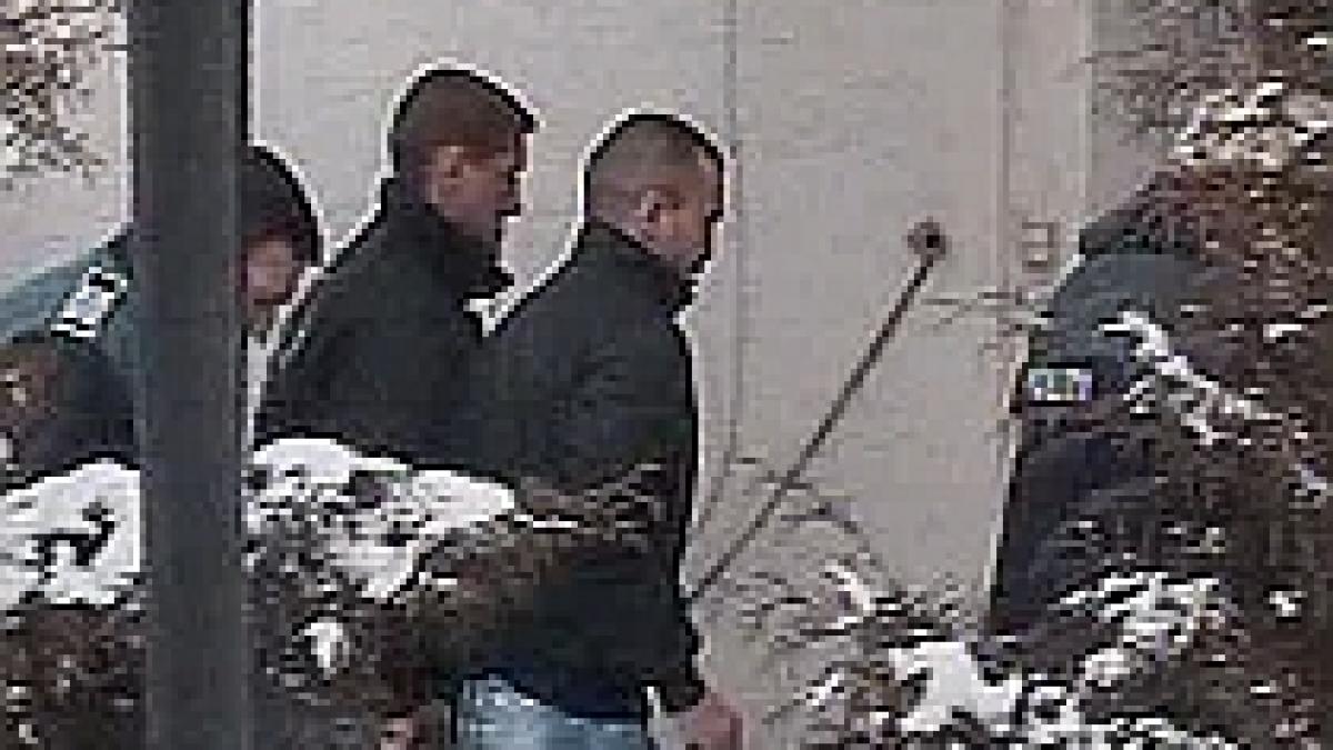 trei maramureseni prinsi la furat in curtea politiei