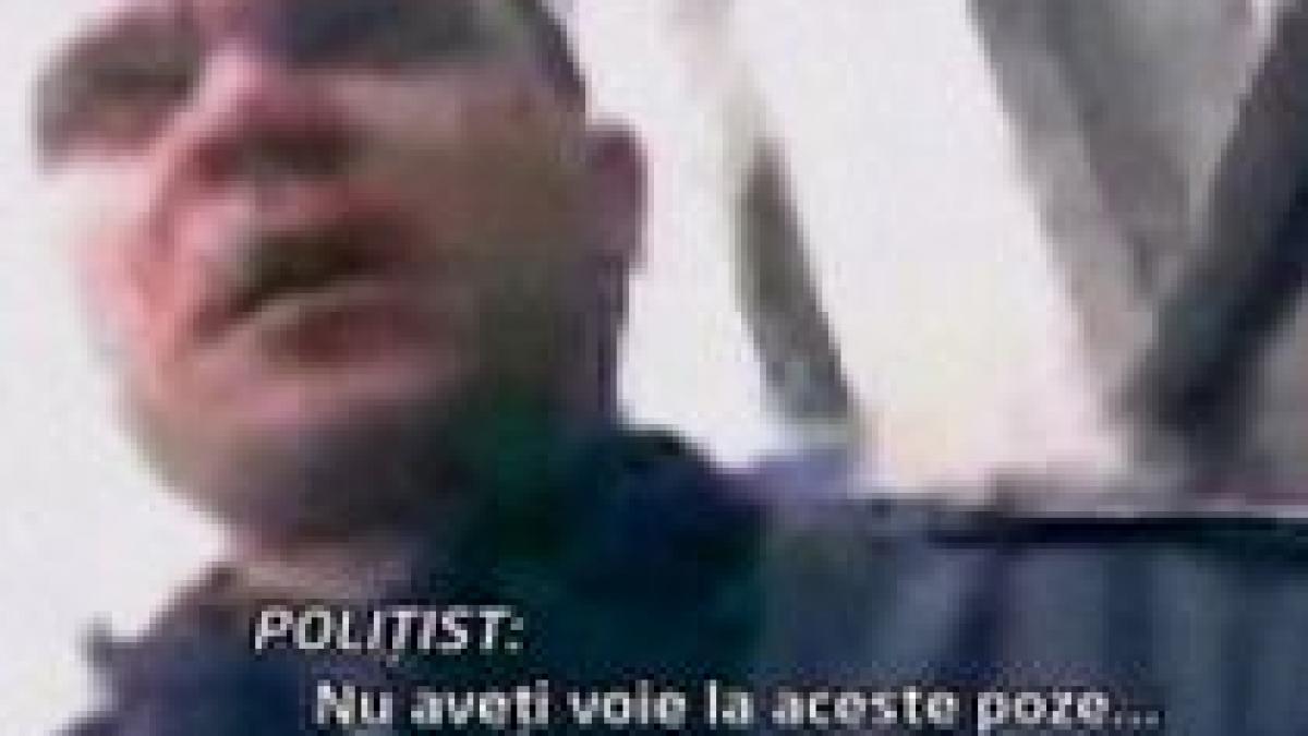 Bucureştean agresat de un agent pentru că a fotografiat maşina poliţiei, parcată neregulamentar (VIDEO)