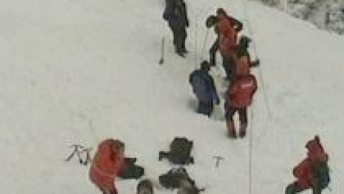un tanar gasit mort dupa ce a fost surprins de o avalansa in bucegi