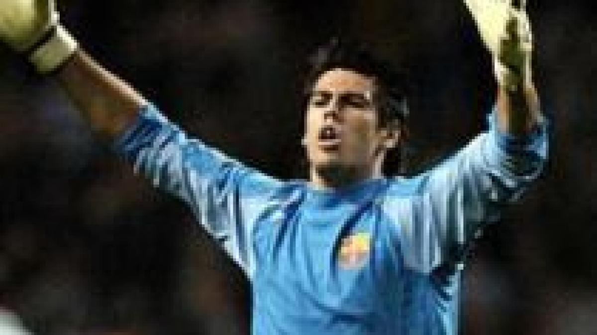 valdes gafeaza flagrant si isi invinge singur echipa fc barcelona espanyol 1 2 video